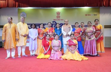 ग्रुप फोटोग्राफ।