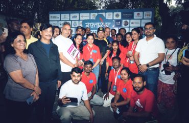 ग्रुप फोटोग्राफ।