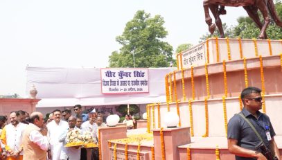 Honorable Governor bowed to Veer Kunwar Singh on the occasion of Vijay Diwas.