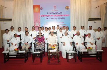 ग्रुप फोटोग्राफ।