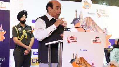 कार्यक्रम में लोगों को संबोधित करते माननीय राज्यपाल।