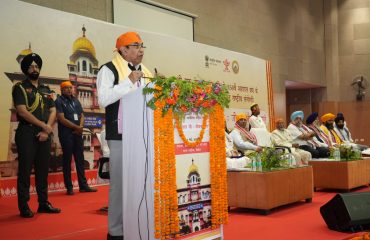 कार्यक्रम में लोगों को संबोधित करते माननीय राज्यपाल।