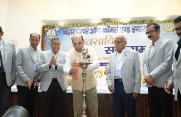 माननीय राज्यपाल ने दीप प्रज्वलन द्वारा कार्यक्रम का उद्घाटन किया।