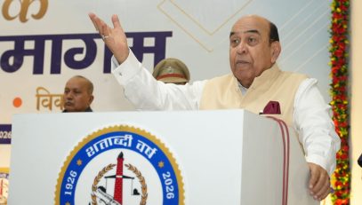 कार्यक्रम में लोगों को संबोधित करते माननीय राज्यपाल।