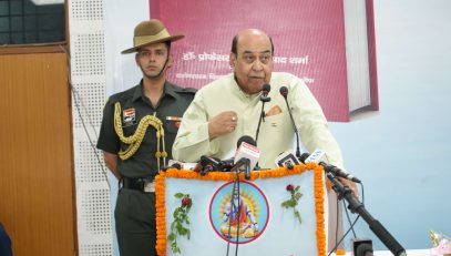 Hon'ble Governor addressing the people at the event.