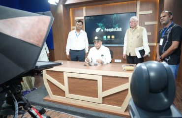 Hon'ble Governor observing the online class studio set-up.