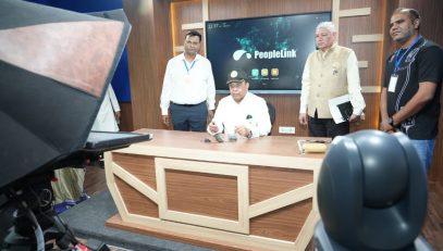 Hon'ble Governor observing the online class studio set-up.