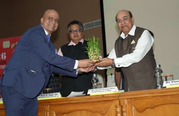 Hon'ble Governor being welcomed at the event.
