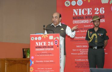 Hon'ble Governor addressing the people at the event.
