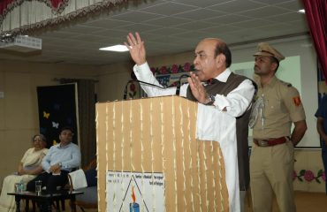Hon'ble Governor addressing the people at the event.