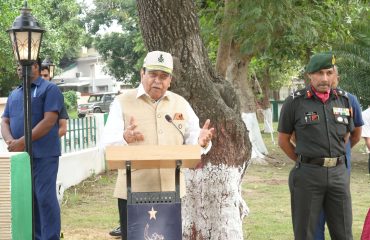 Hon'ble Governor addressing the people at the event.