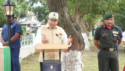 Hon'ble Governor addressing the people at the event.