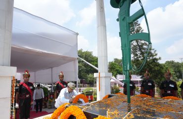 माननीय राज्यपाल ने कारगिल विजय दिवस के अवसर पर अमर शहीदों को नमन किया।