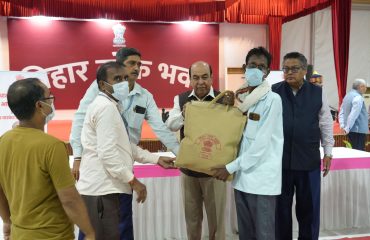 माननीय राज्यपाल ने प्रधानमंत्री ‘टीबी-मुक्त भारत अभियान’ के तहत फूड बास्केट का वितरण किया।