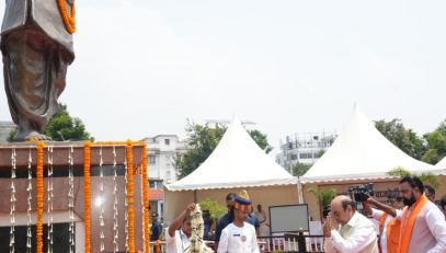 Hon'ble Governor paid tribute to former Prime Minister Late Atal Bihari Vajpayee in his death anniversary.