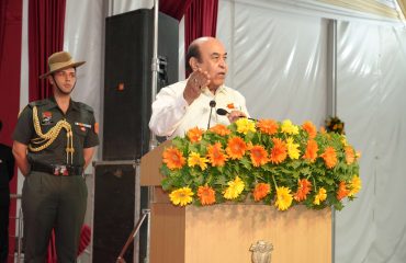 कार्यक्रम में लोगों को संबोधित करते माननीय राज्यपाल।
