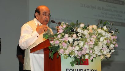 कार्यक्रम में लोगों को संबोधित करते माननीय राज्यपाल।