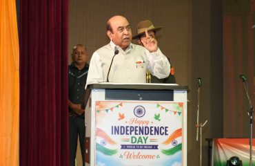 कार्यक्रम में लोगों को संबोधित करते माननीय राज्यपाल।