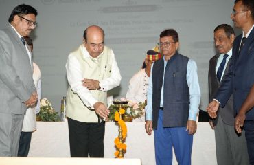 माननीय राज्यपाल ने दीप प्रज्वलन द्वारा कार्यक्रम का उद्घाटन किया।