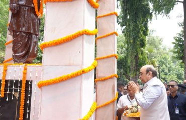 माननीय राज्यपाल ने स्वर्गीय देवशरण सिंह की जयंती पर उन्हें नमन किया।