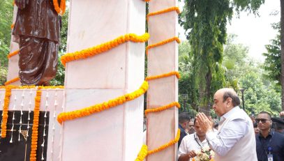 Hon'ble Governor paid tribute to late Devsharan Singh on his birth anniversary.