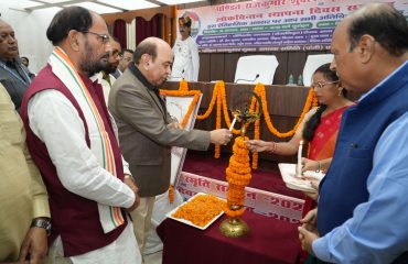 Hon'ble Governor inaugurated the event by deep prajwalan.