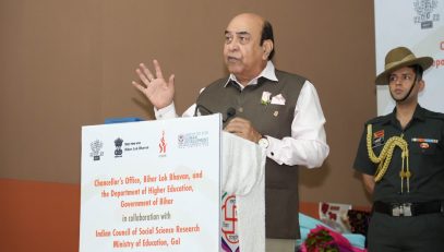 Hon'ble Governor addressing the people at the event.