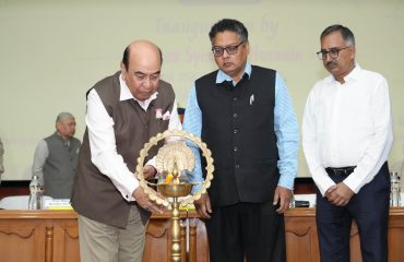 Hon'ble Governor inaugurated the event by deep prajwalan.