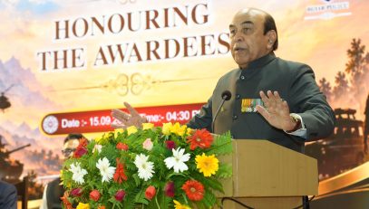 Hon'ble Governor addressing the people at the event.