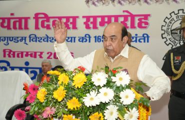 Hon'ble Governor addressing the people at the event.