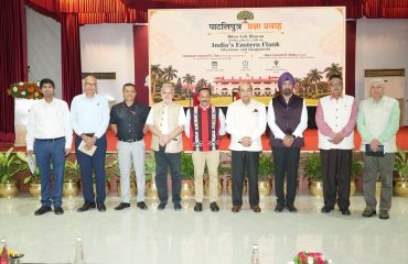 ग्रुप फोटोग्राफ।