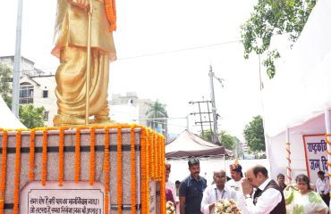 Hon'ble Governor paid tribute to the late national poet Ramdhari Singh 'Dinkar' on his birth anniversary.