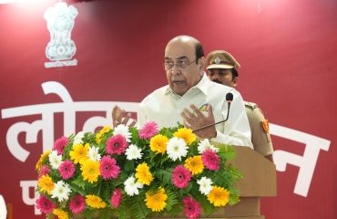 Hon'ble Governor addressing the people at the event.