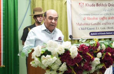 Hon'ble Governor addressing the people at the event.