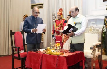 Hon'ble Governor administered the oath of office to Shri Vinay Kumar as State Chief Information Commissioner.