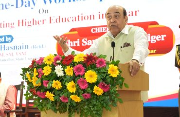 Hon'ble Governor addressing the people at the event.