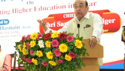 Hon'ble Governor addressing the people at the event.