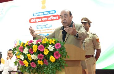 Hon'ble Governor addressing the people at the event.