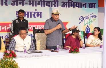 Hon'ble Governor addressing the people at the event.