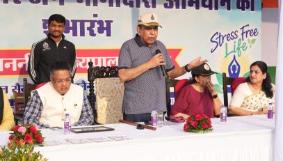 Hon'ble Governor addressing the people at the event.
