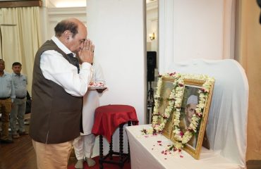 Hon'ble Governor paid tribute to the Father of the Nation Mahatma Gandhi and former Prime Minister Late Lal Bahadur Shashtri at Bihar Lok Bhawan.