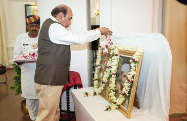 Hon'ble Governor paid tribute to the Father of the Nation Mahatma Gandhi and former Prime Minister Late Lal Bahadur Shashtri at Bihar Lok Bhawan.