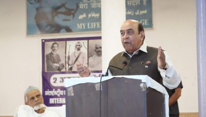 Hon'ble Governor addressing the people at the event.