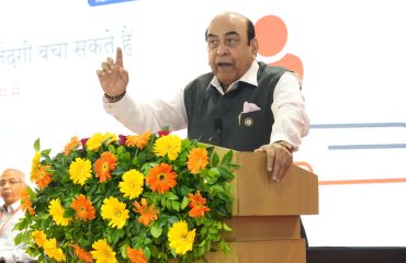 Hon'ble Governor addressing the people at the event.