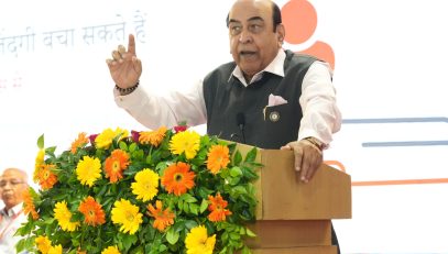 Hon'ble Governor addressing the people at the event.