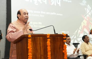 Hon'ble Governor addressing the people at the event.