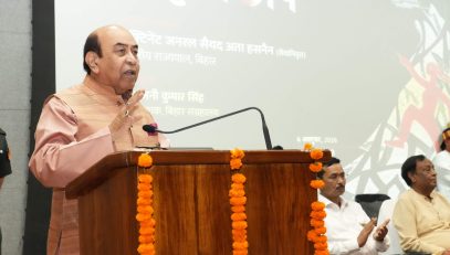 Hon'ble Governor addressing the people at the event.