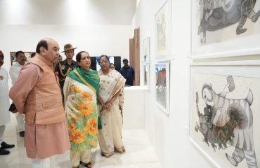 Hon'ble Governor examining the exhibition.