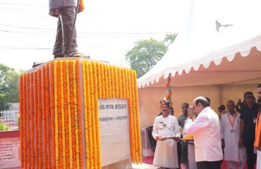 Hon'ble Governor paid tribute to Lok Nayak Jayaprakash Narayan on his birth anniversary.