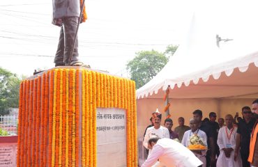 Hon'ble Governor paid tribute to Lok Nayak Jayaprakash Narayan on his birth anniversary.